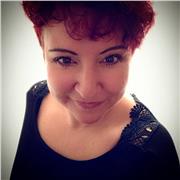 Laureata in tecniche di neurofisiopatologia impartisce lezioni di chimica organica, inorganica, agraria, biochimica, microbiologia, genetica, fisiologia